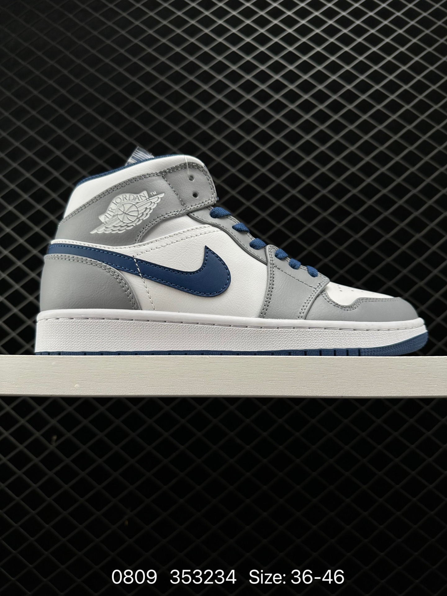 （NIKE）AIR JORDAN 1 MID